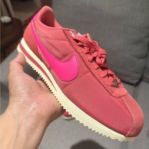 ( Nike Cortes ) Adobe Alabaster Safety Orange Hyper Pink . brand new without box